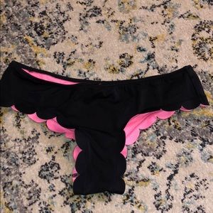 VS PINK Scalloped cheeky bikini bottoms